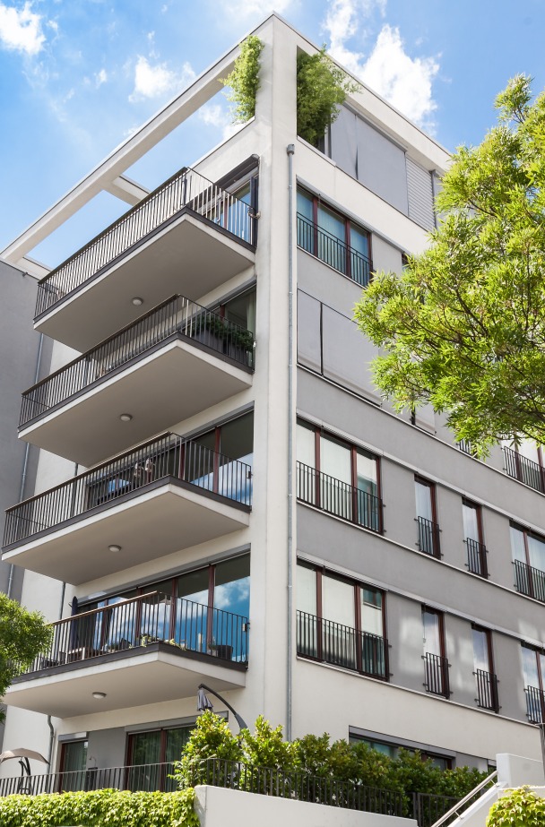 Immobilier neuf – une résidence neuve et ses appartements avec leurs balcons