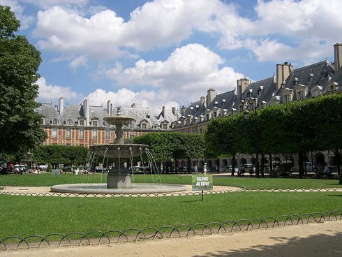 400 printemps pour la Place des Vosges !