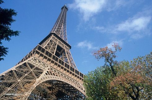 Un seul ascenseur pour la Tour Eiffel...