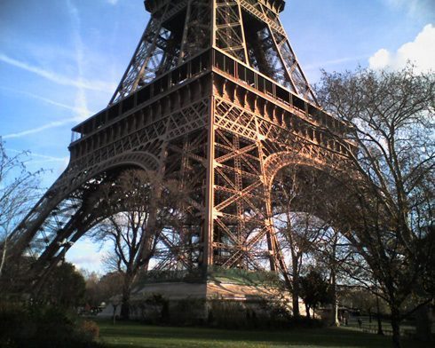 La tour Eiffel voudrait s'agrandir en sous-sol