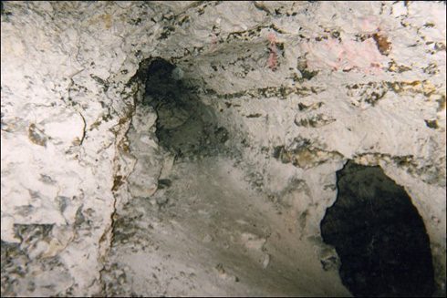 Il découvre une carrière de craie sous sa maison