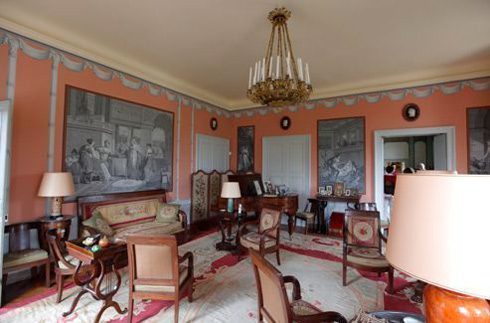 Giscard d’Estaing vend aux enchères le mobilier de son château