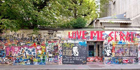 La maison taguée de Serge Gainsbourg, repeinte en blanc