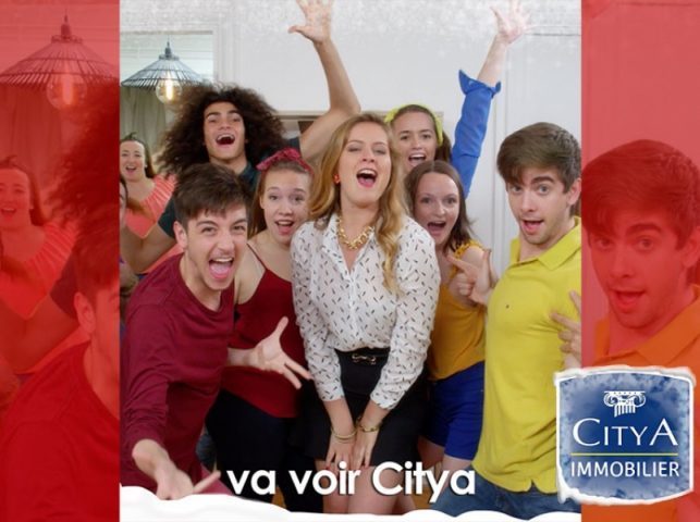 Tata Citya est de retour pour vous souhaiter de bonnes fêtes de fin d'année !