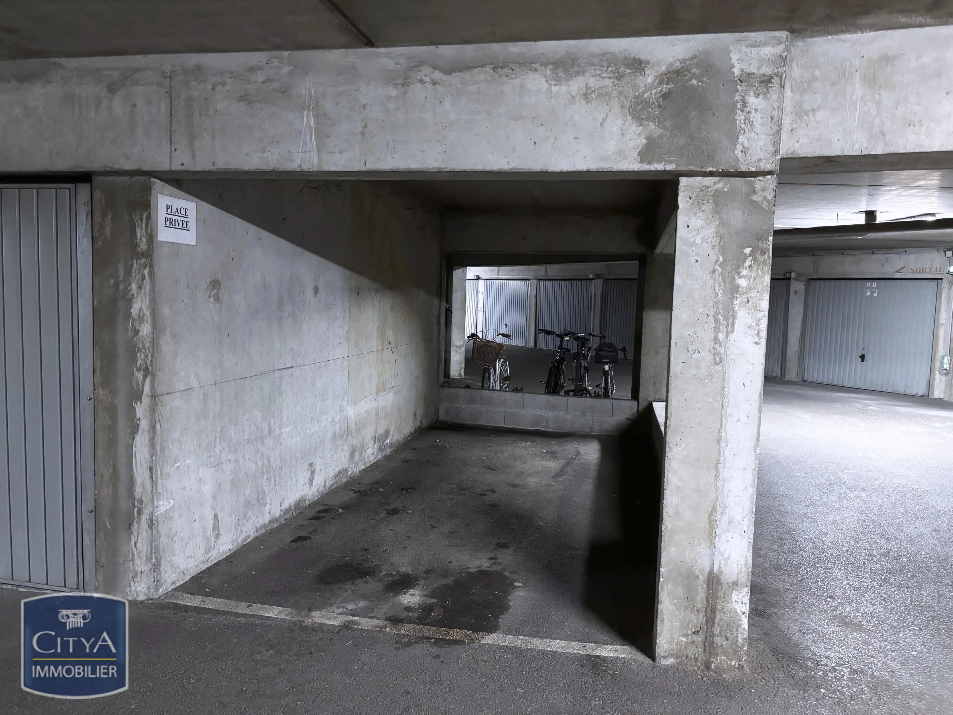 Photo 2 Parking