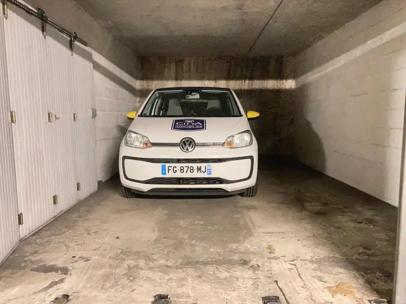 Photo 1 Parking
