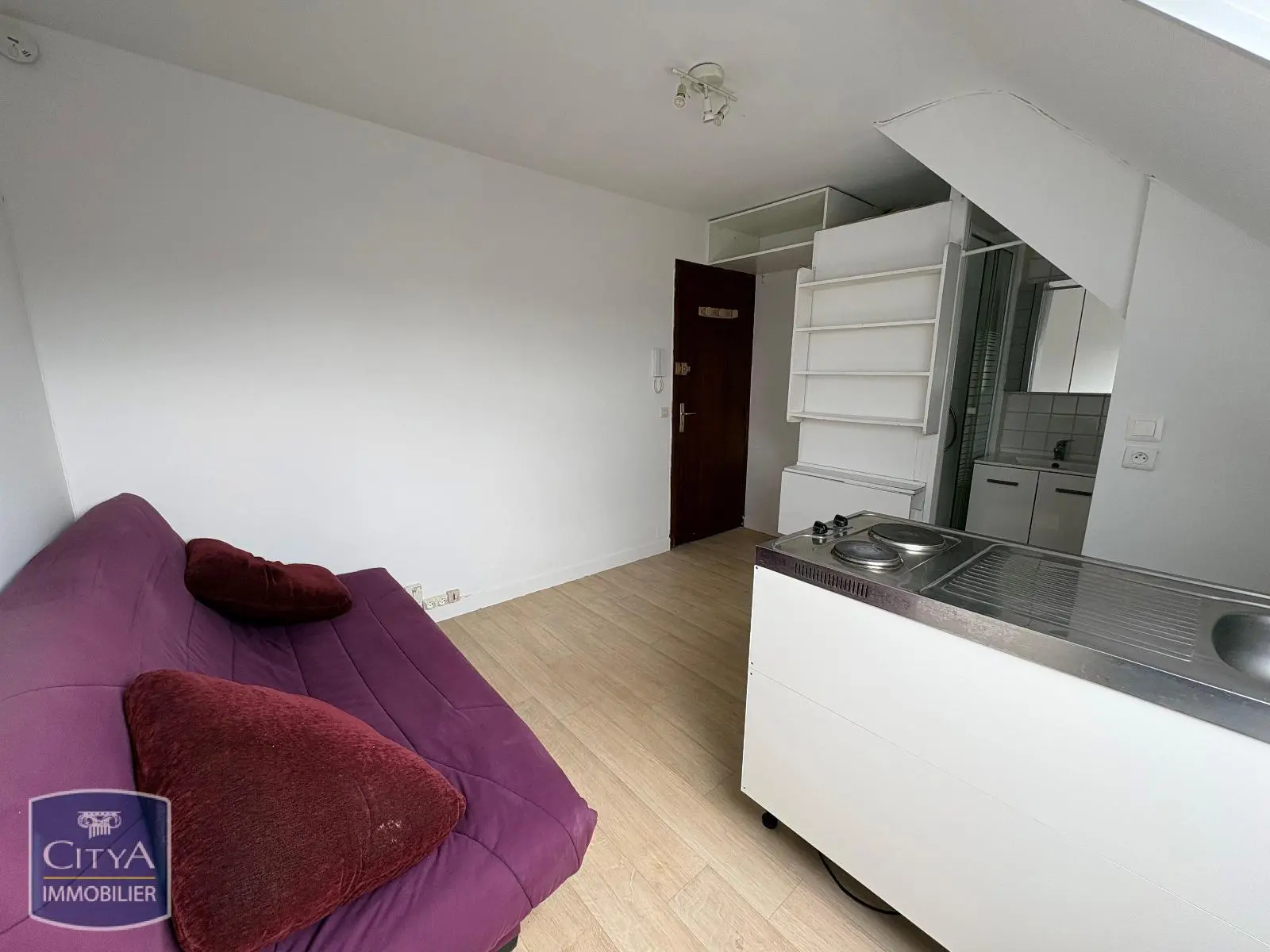 Photo 2 Appartement 1 pièce 10.75m²