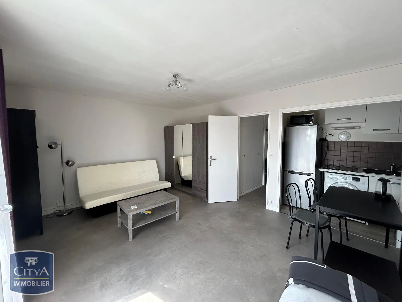 Photo 1 Appartement 1 pièce 27.67m²