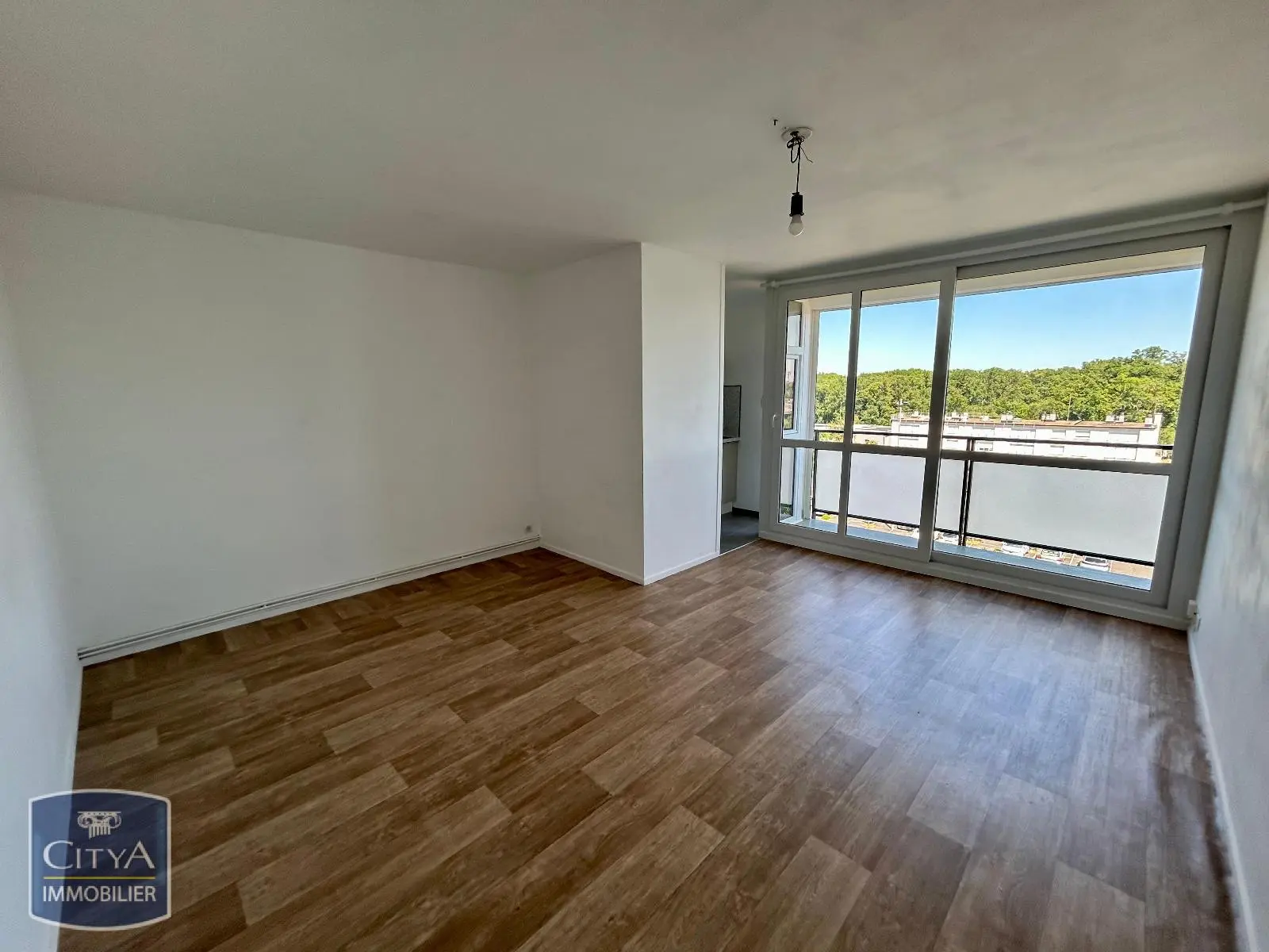 Photo 1 Appartement 1 pièce 27.97m²