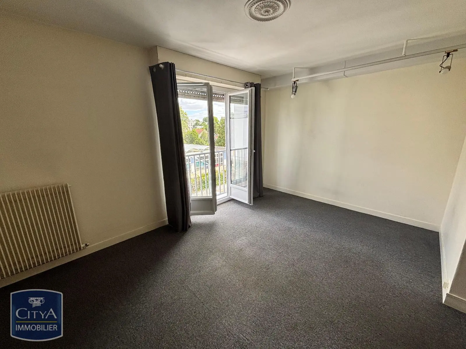 Photo 1 Appartement 1 pièce 27.8m²