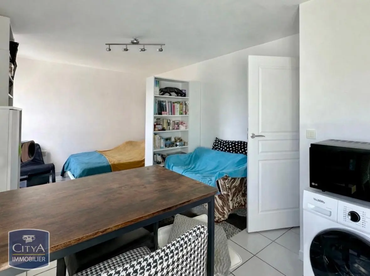 Photo 2 Appartement 1 pièce 27.97m²