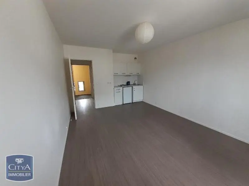 Photo 1 Appartement 1 pièce 23.5m²