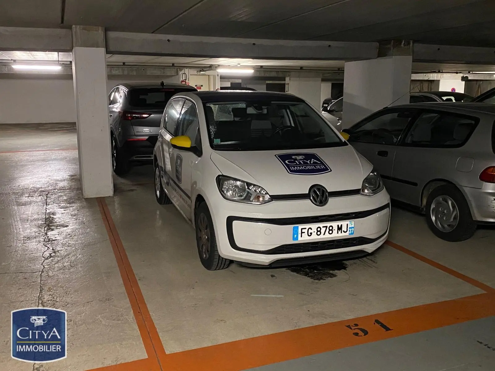 Photo 1 Parking