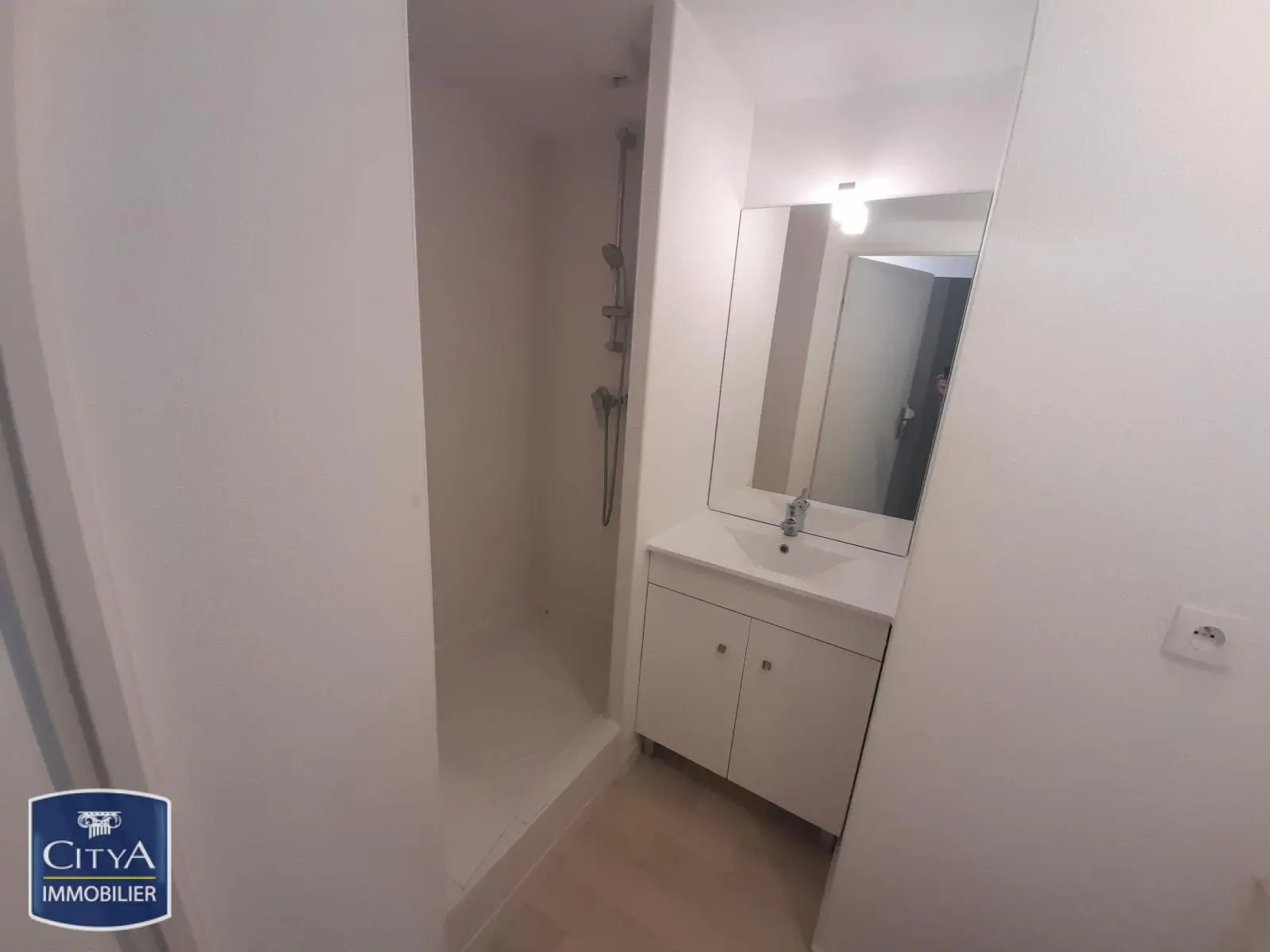 Photo 2 Appartement 1 pièce 19.54m²