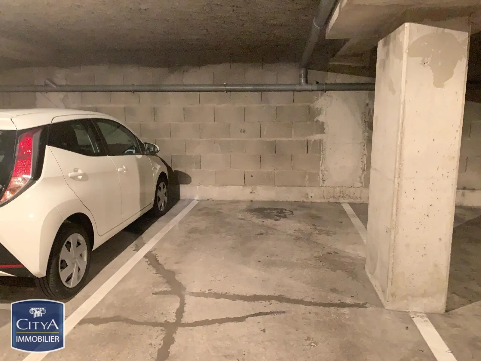 Photo 1 Parking
