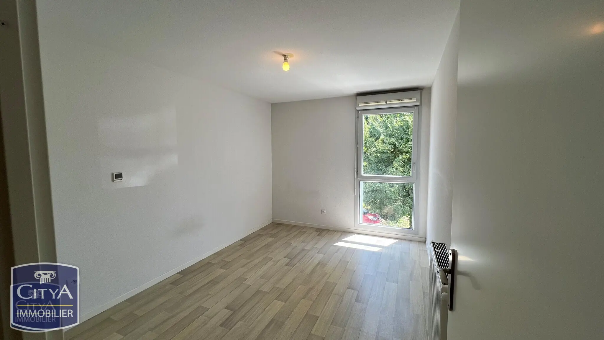 Photo 1 Appartement 1 pièce 193.31m²