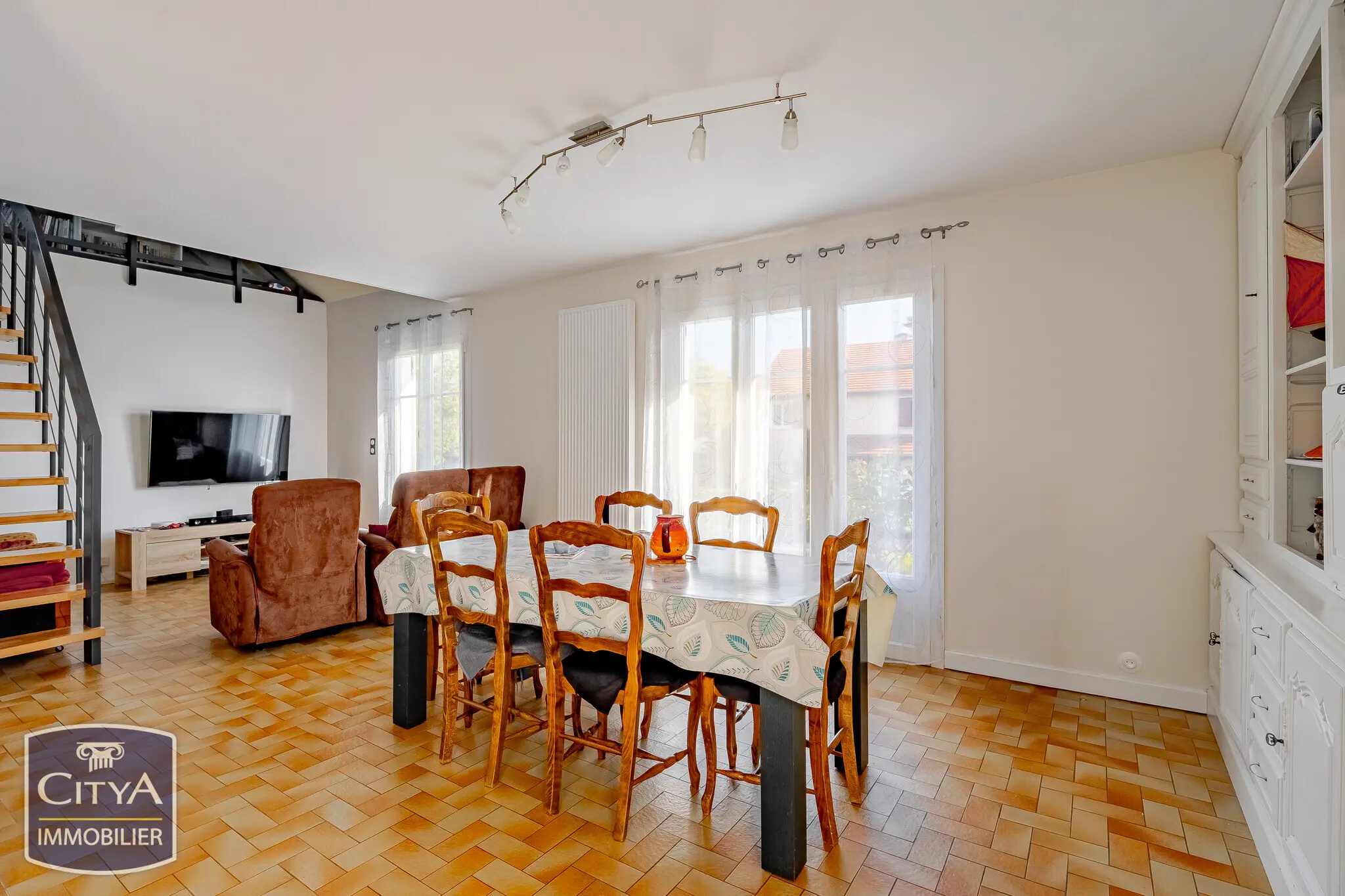 Photo 1 Maison 6 pièces 145m²