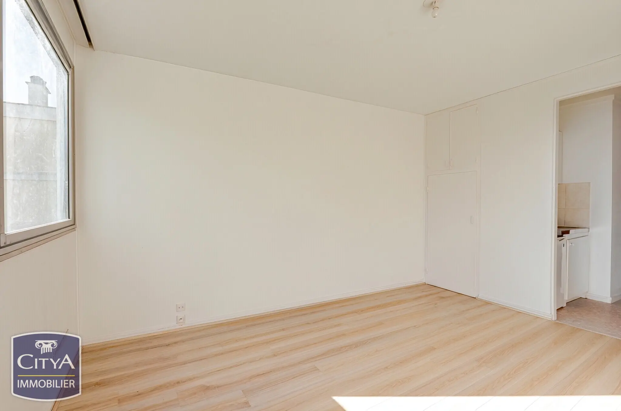 Photo 2 Appartement 1 pièce 24.76m²
