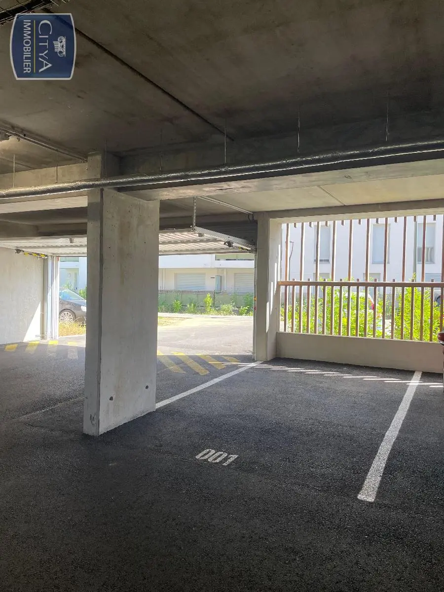 Photo 1 Parking