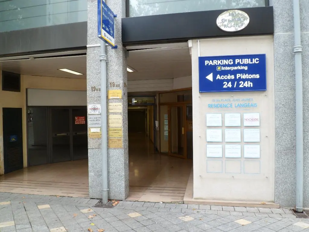 Photo 2 Parking
