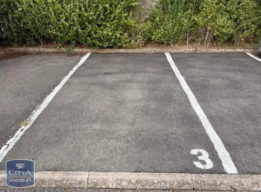 Photo 2 Parking