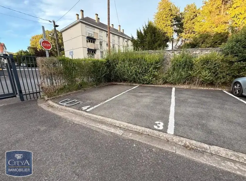 Photo 1 Parking
