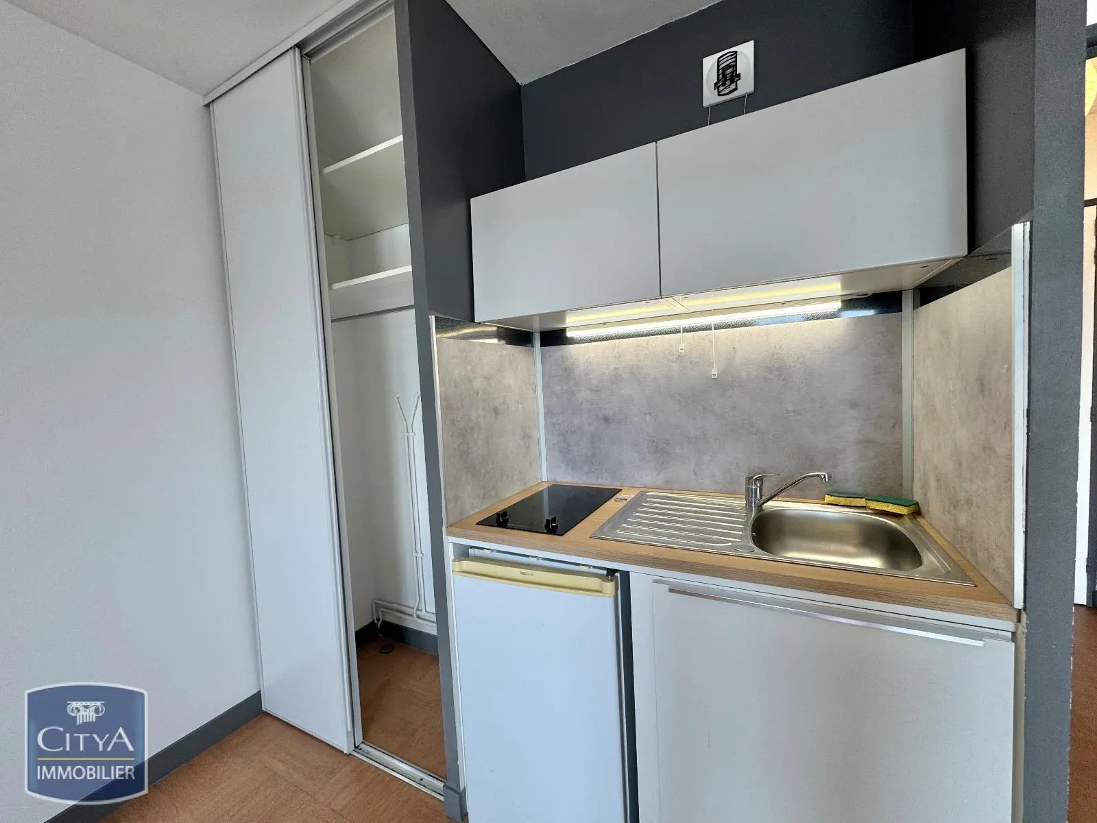 Photo 2 Appartement 1 pièce 19.58m²