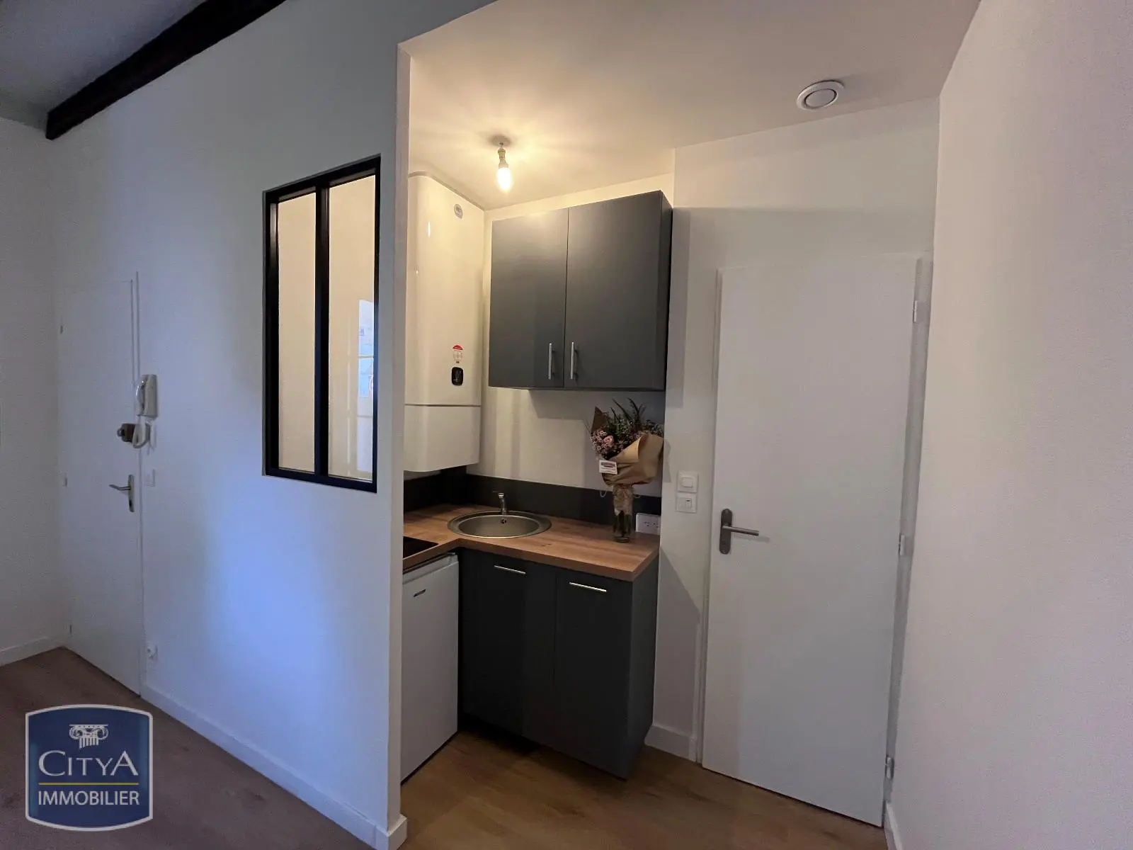 Photo 1 Appartement 1 pièce 24.84m²