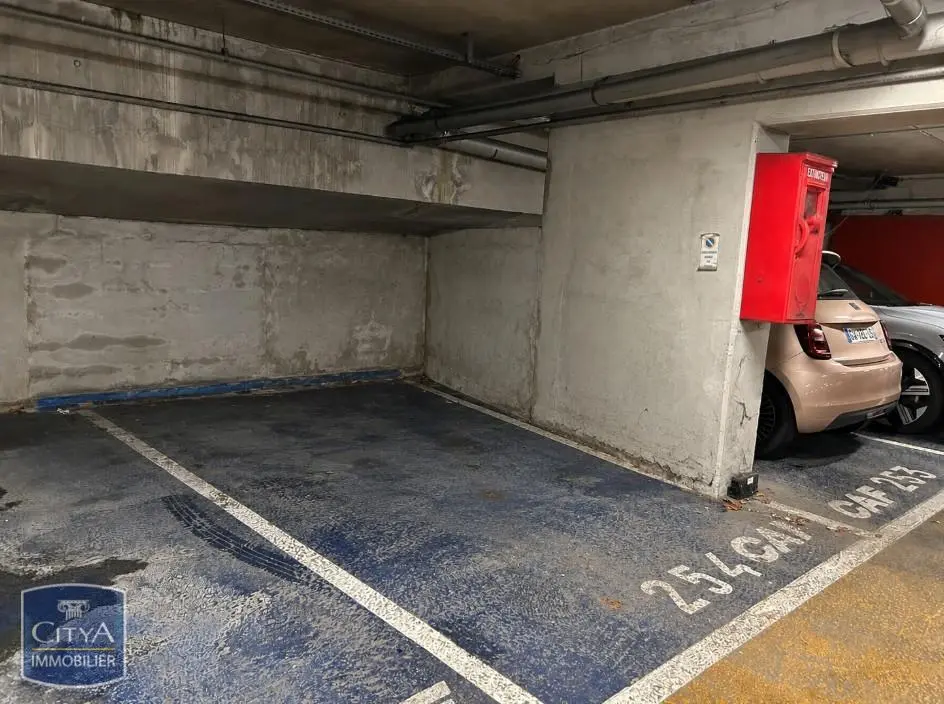 Photo 1 Parking