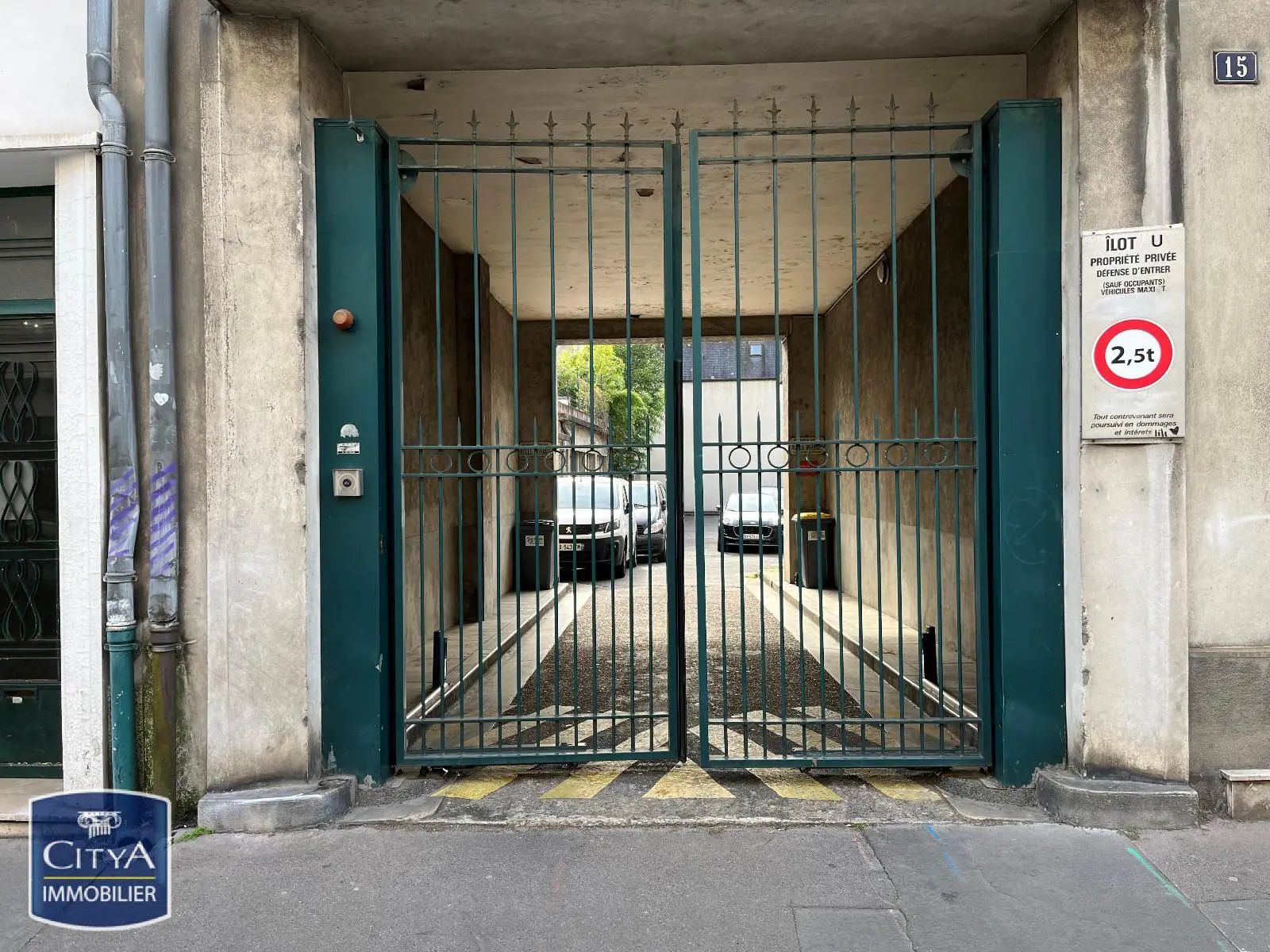 Photo 1 Parking