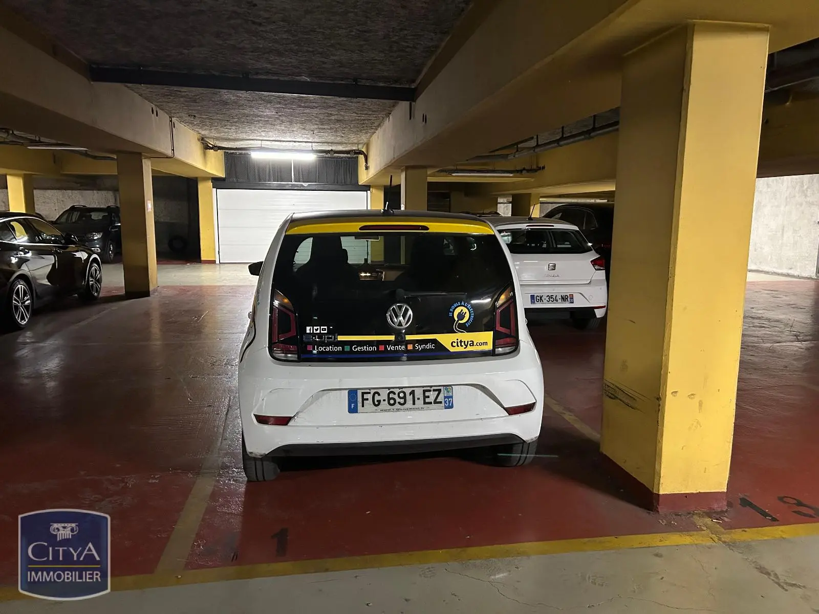 Photo 1 Parking
