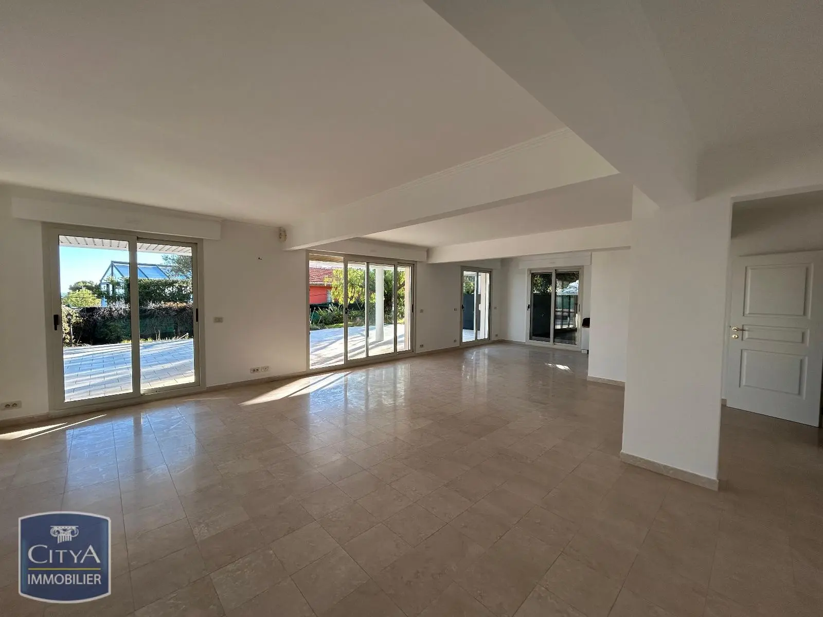 Photo 2 Appartement 5 pièces 214.84m²