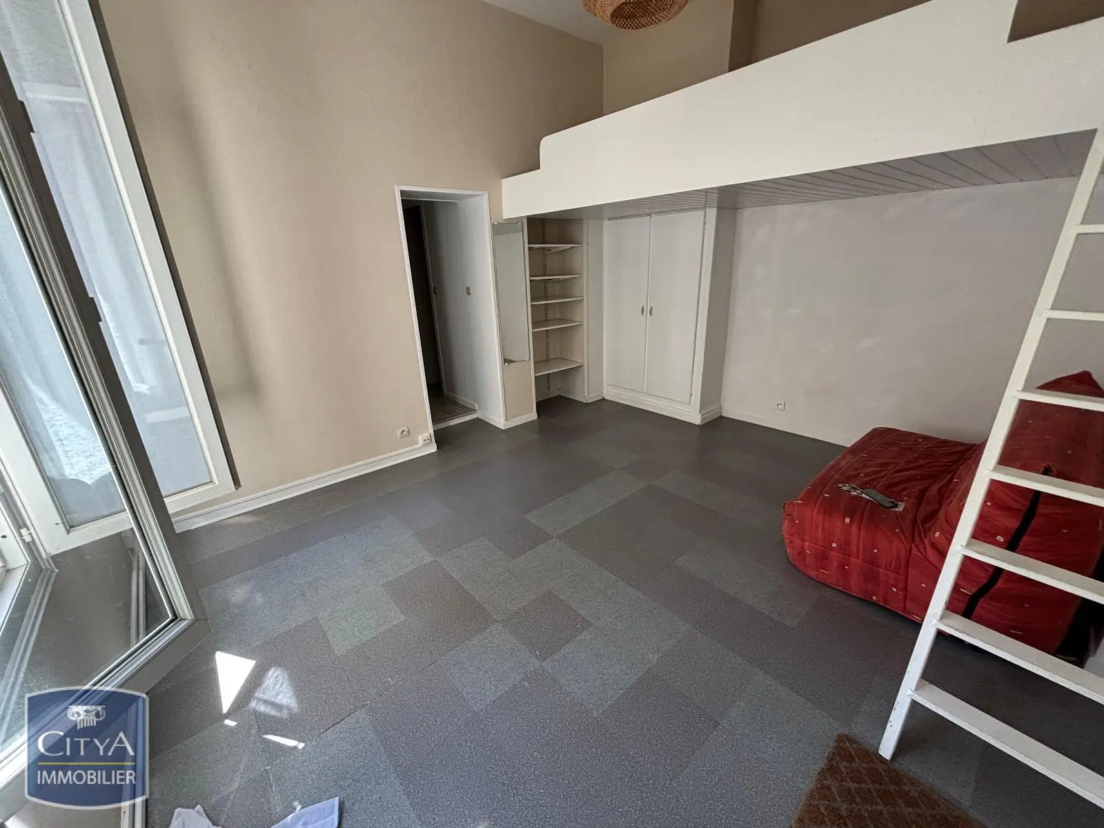 Photo 1 Appartement 1 pièce 26.8m²
