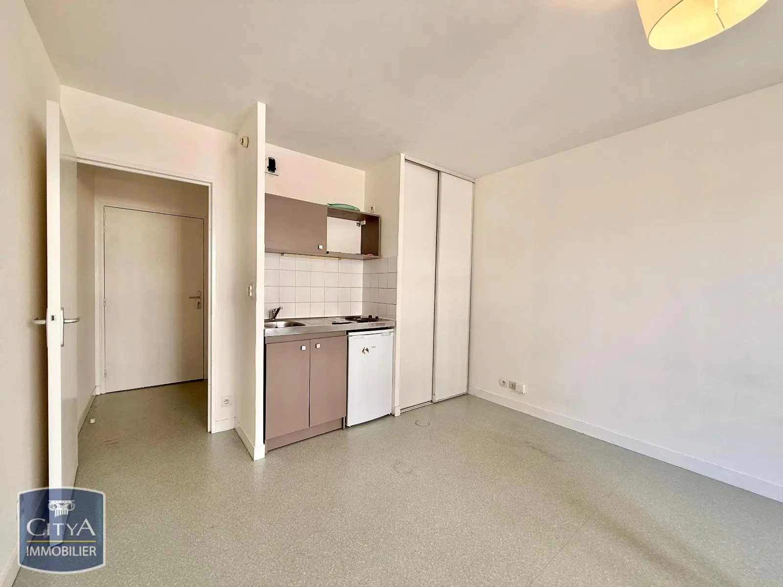 Photo 2 Appartement 1 pièce 21.77m²
