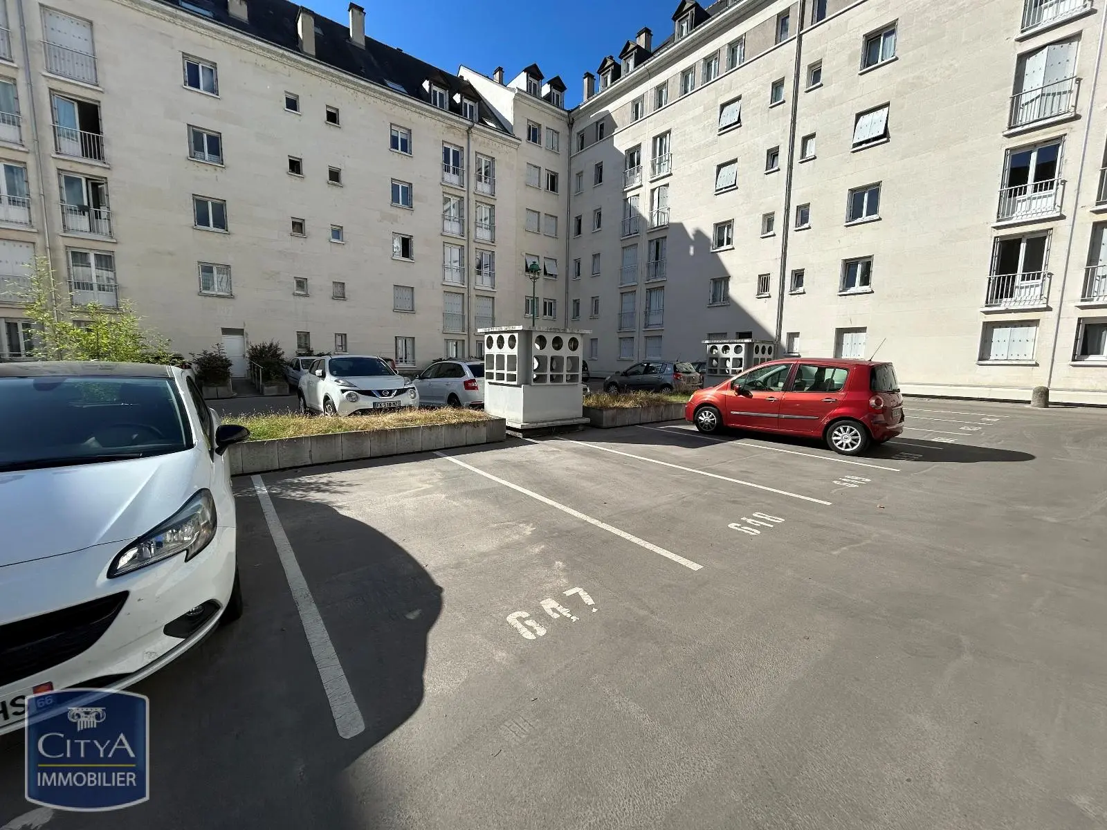 Photo 1 Parking