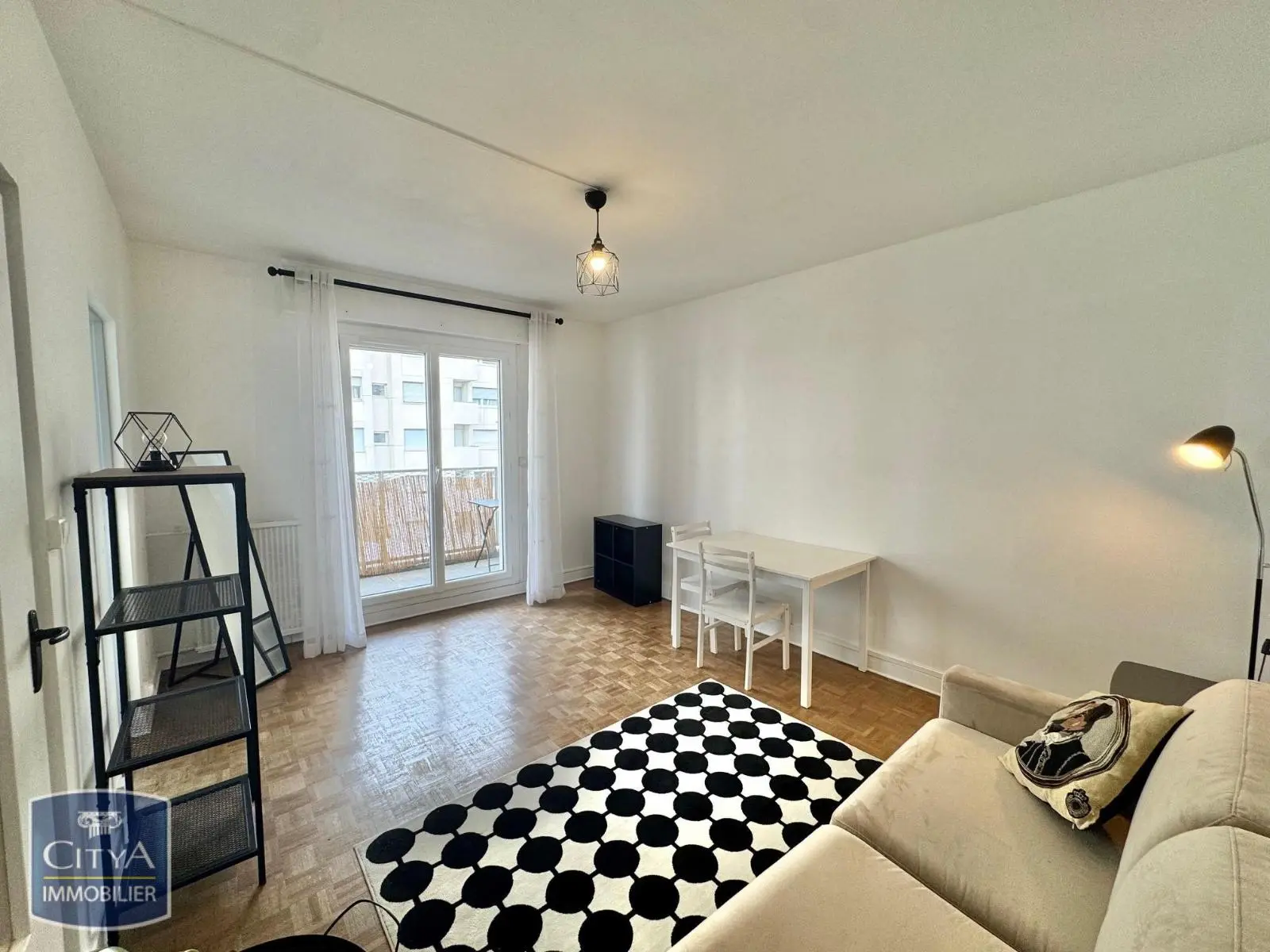 Photo 1 Appartement 1 pièce 28.1m²