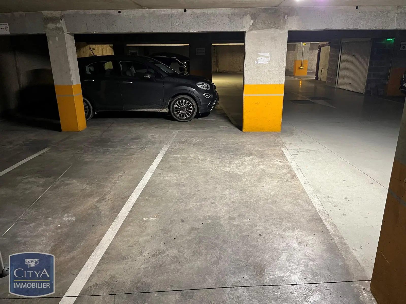 Photo 1 Parking