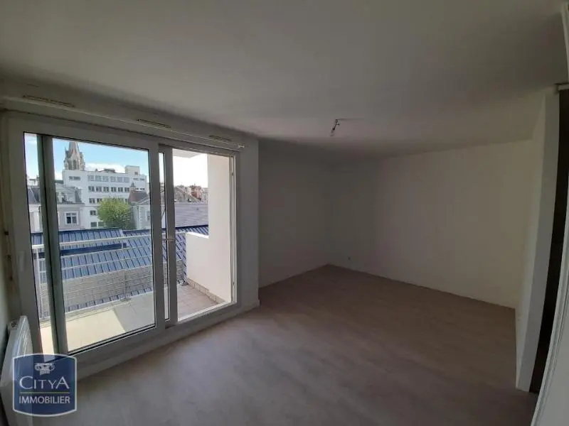 Photo 1 Appartement 1 pièce 27.3m²