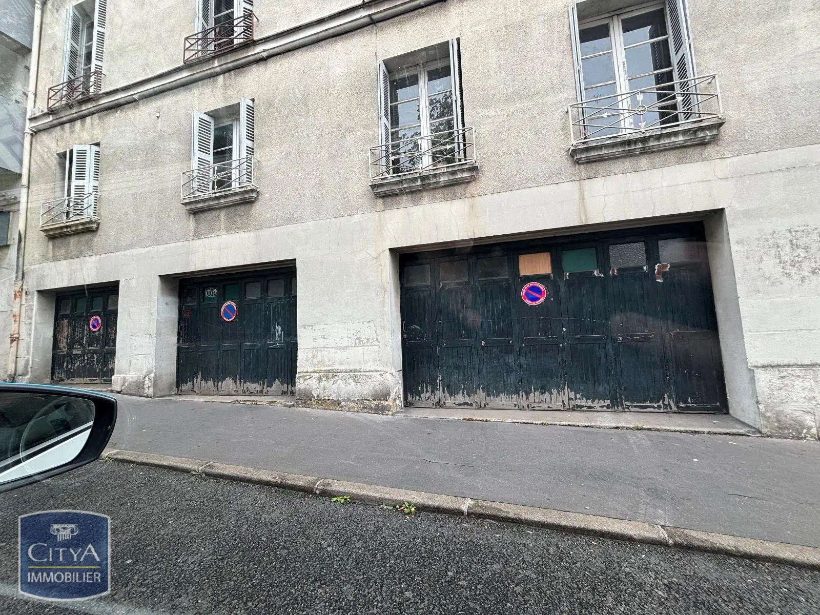 Photo 1 Parking
