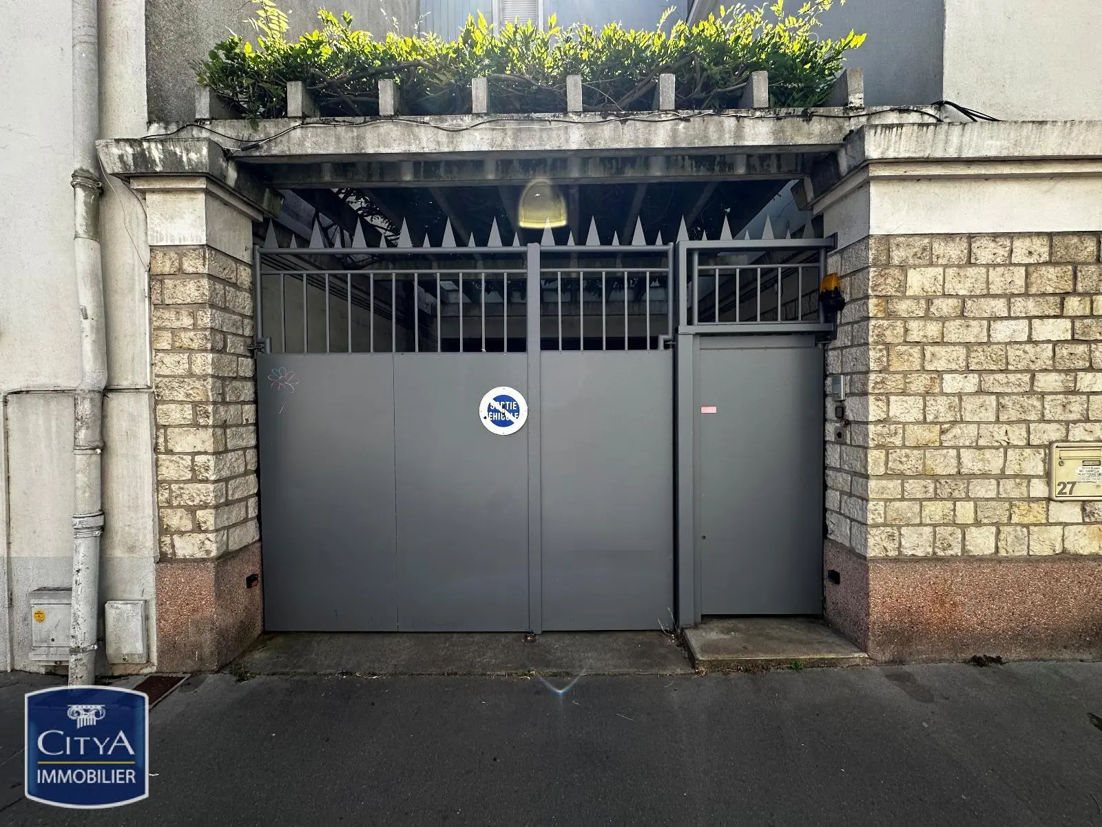 Photo 1 Parking 30m²