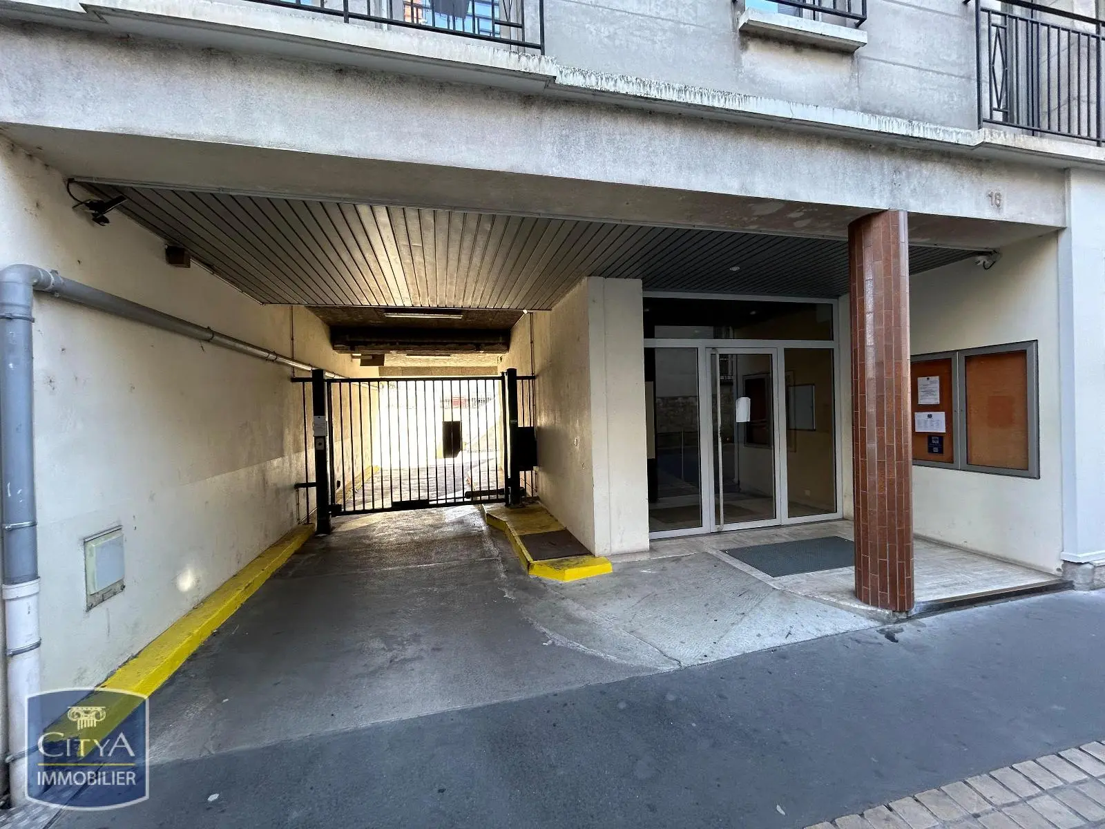 Photo 1 Parking