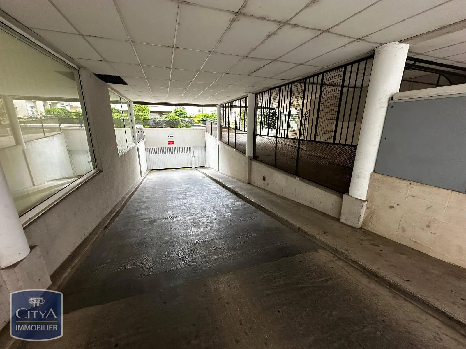 Photo 1 Parking
