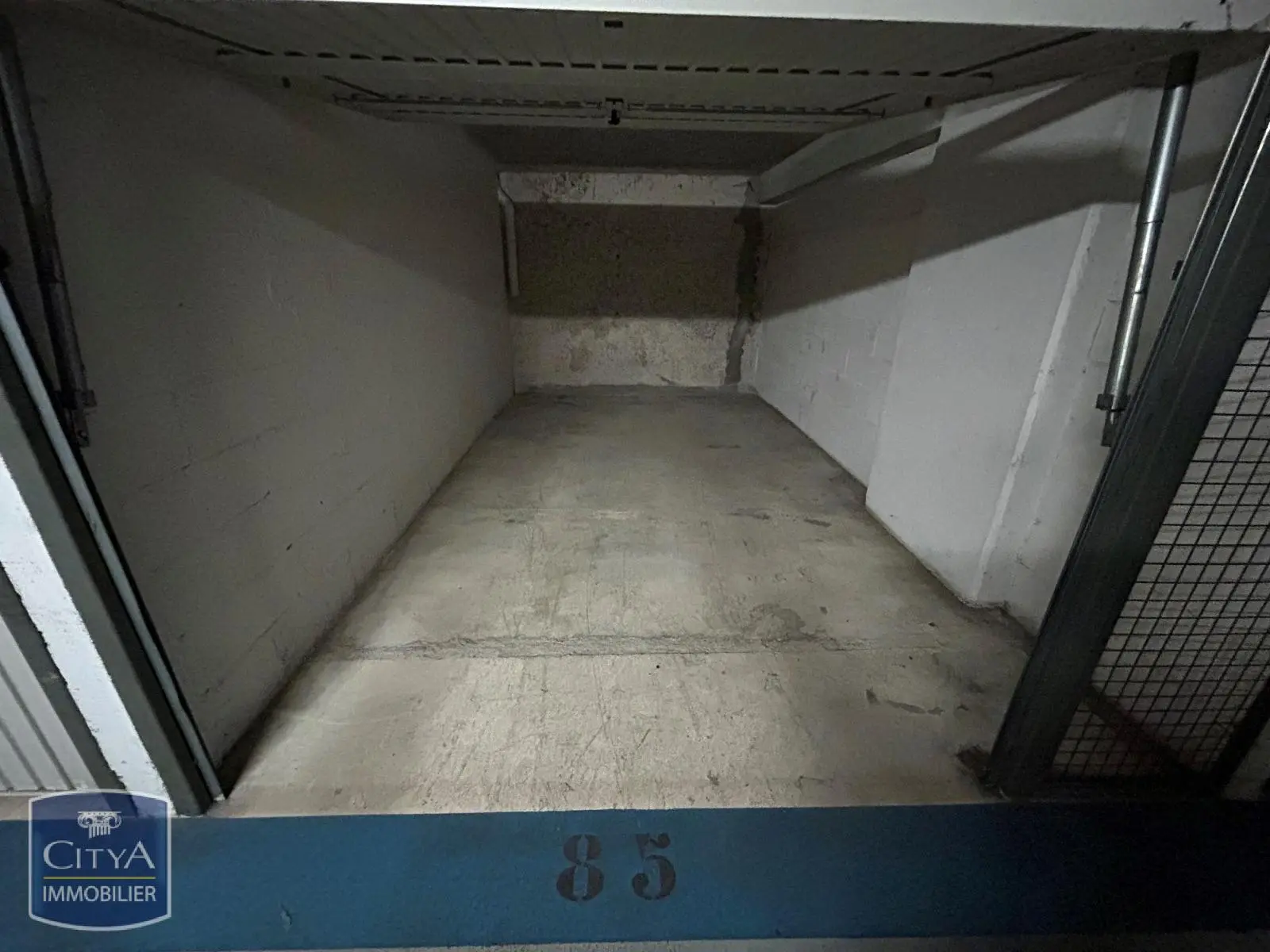 Photo 1 Parking
