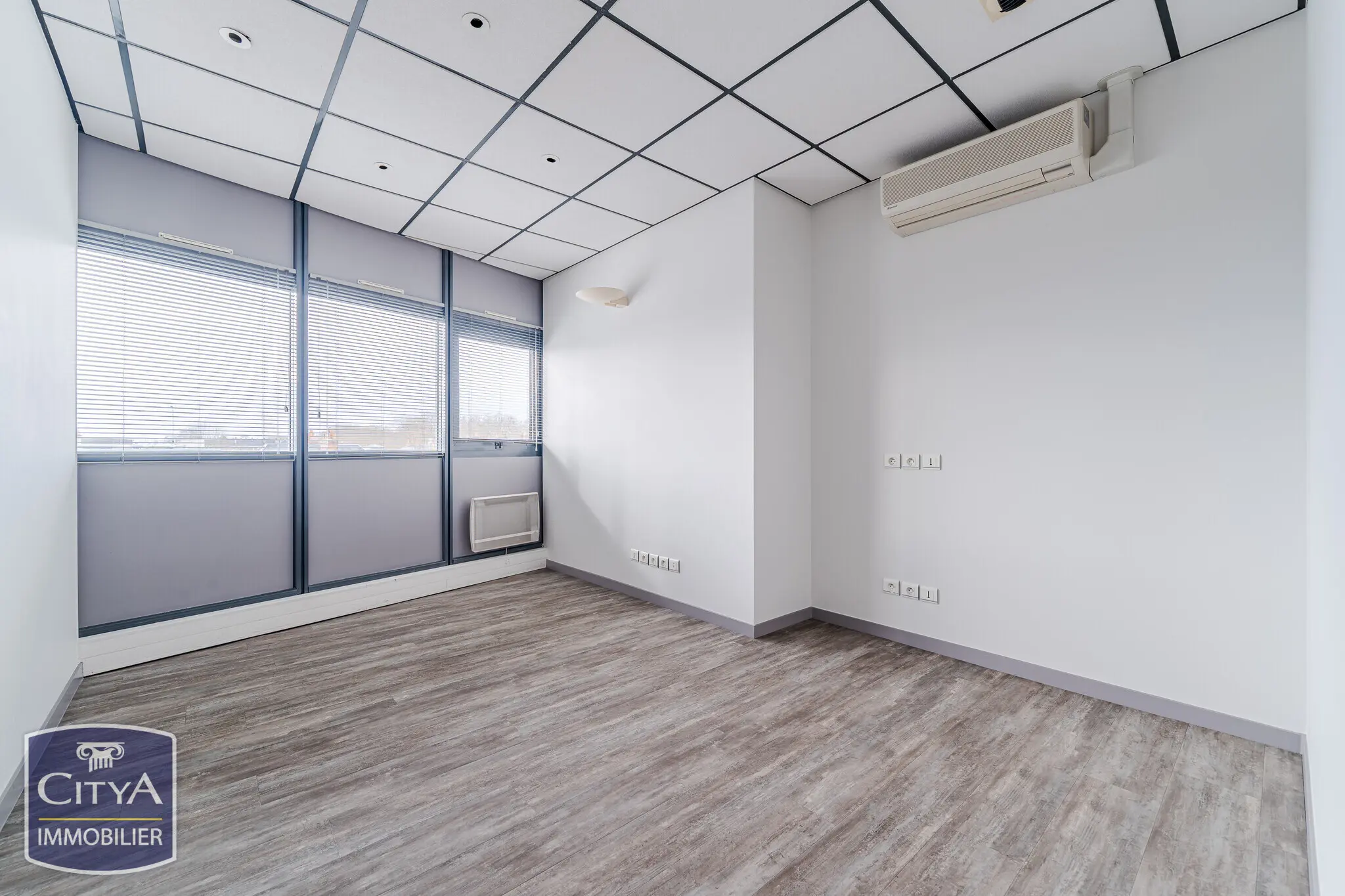 Photo 8 Local Professionnel 77m²