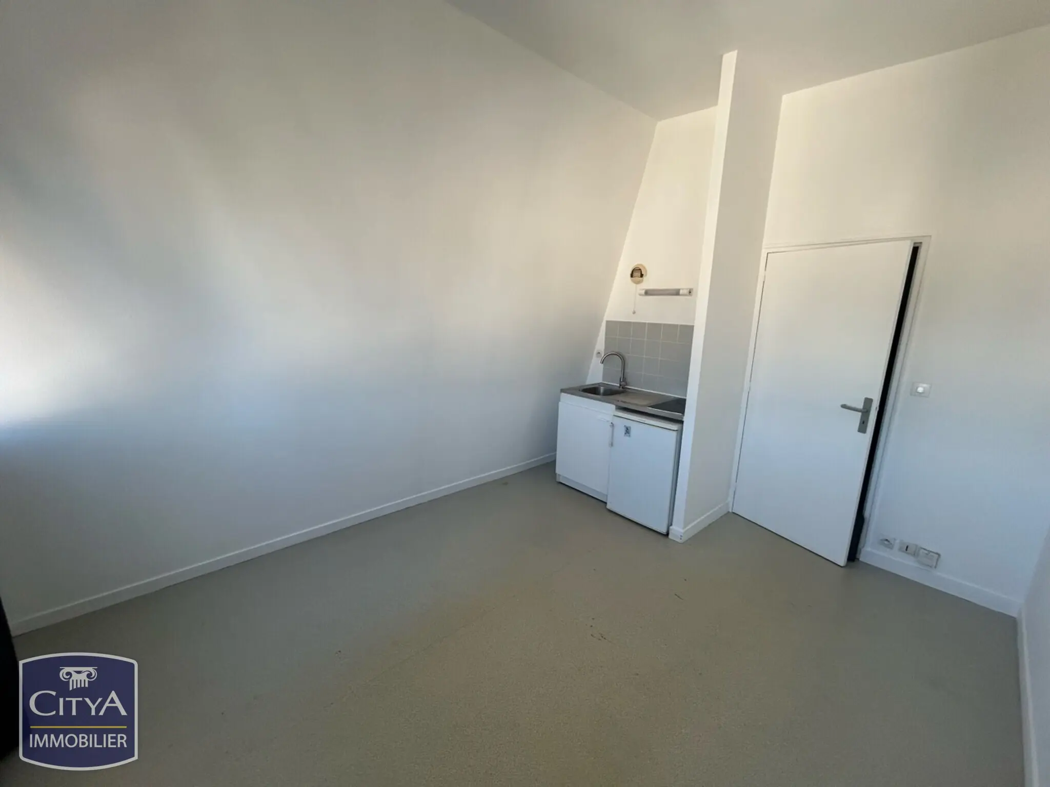 Photo 2 Appartement 1 pièce 17.3m²