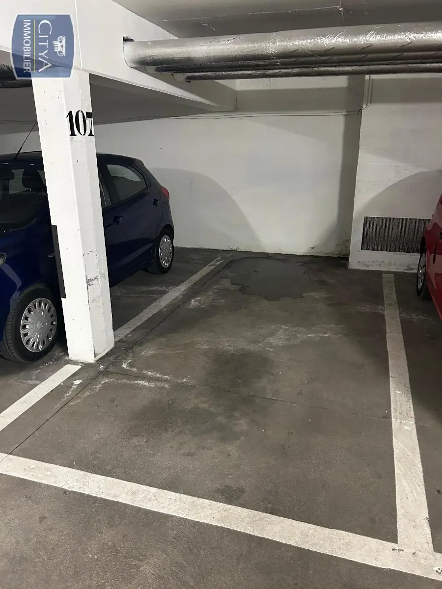 Photo 1 Parking