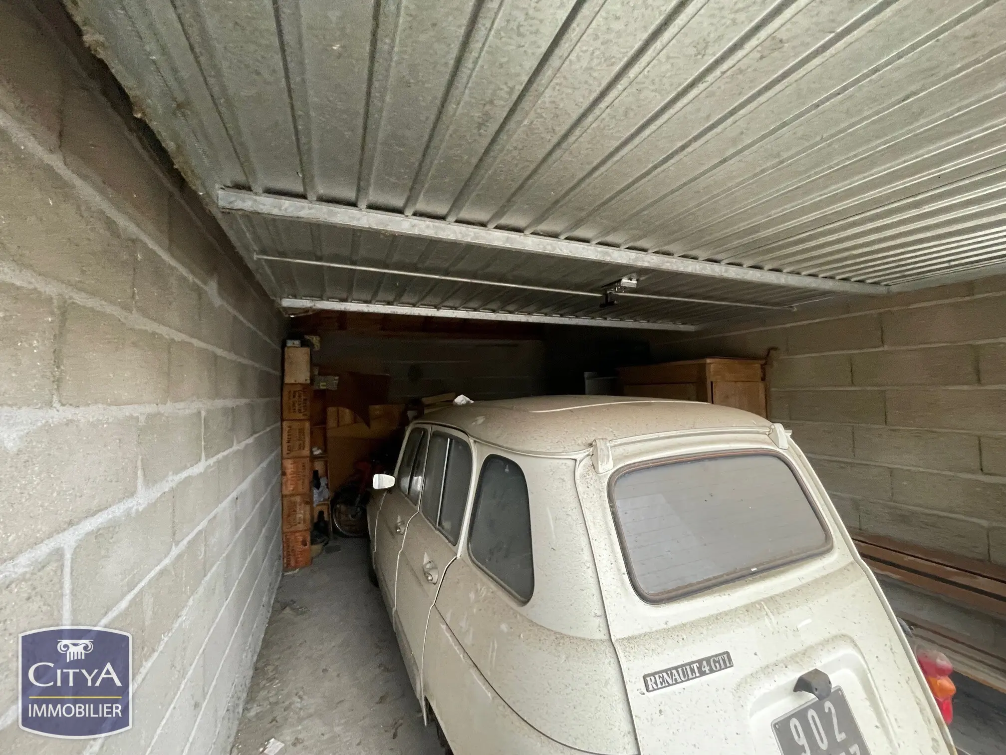 Photo 2 Parking