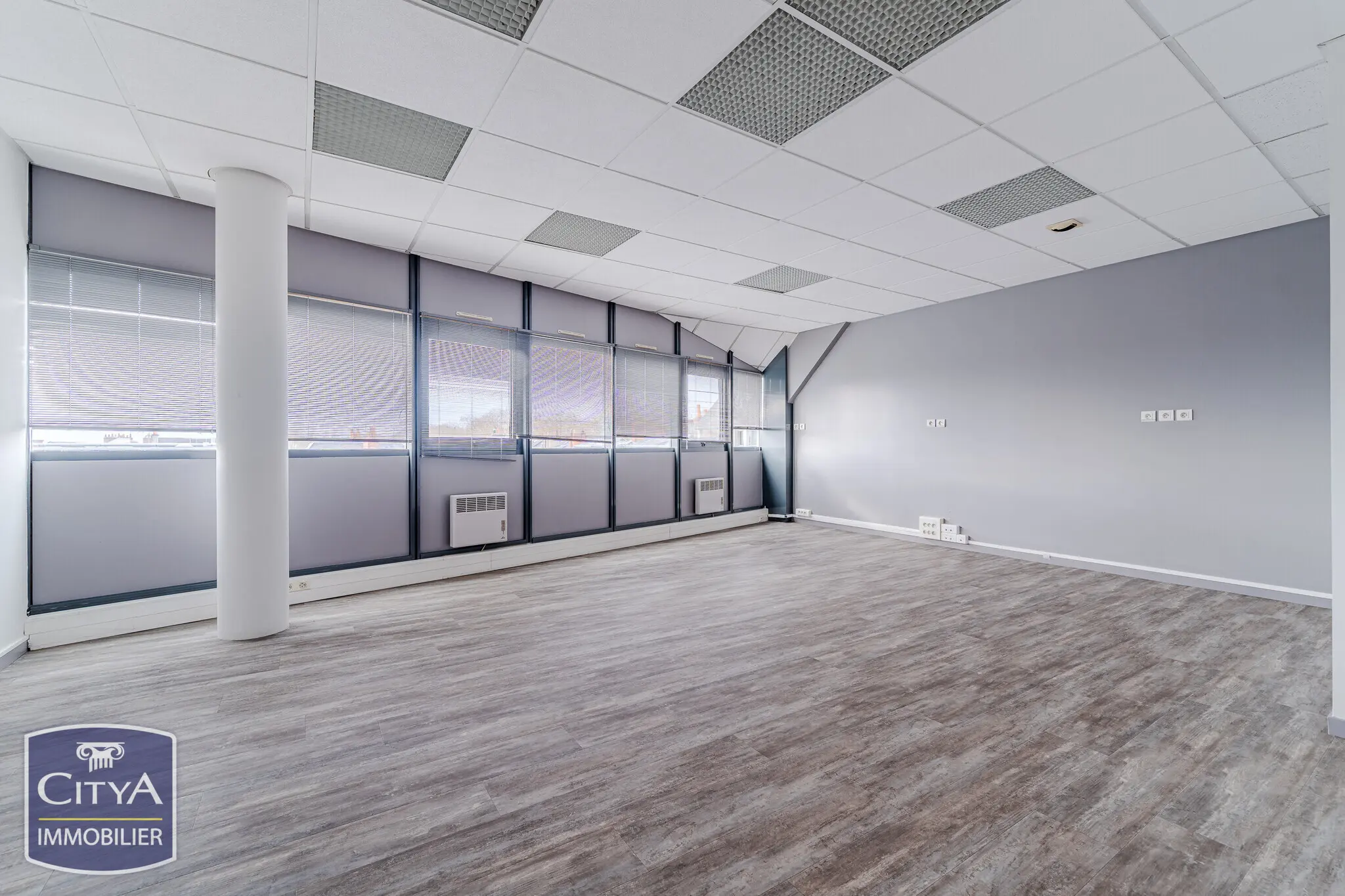 Photo 4 Local Professionnel 77m²