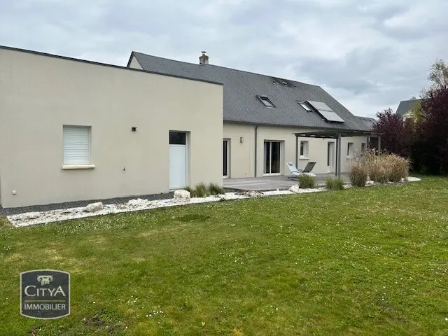 Photo 1 Maison 8 pièces 240m²