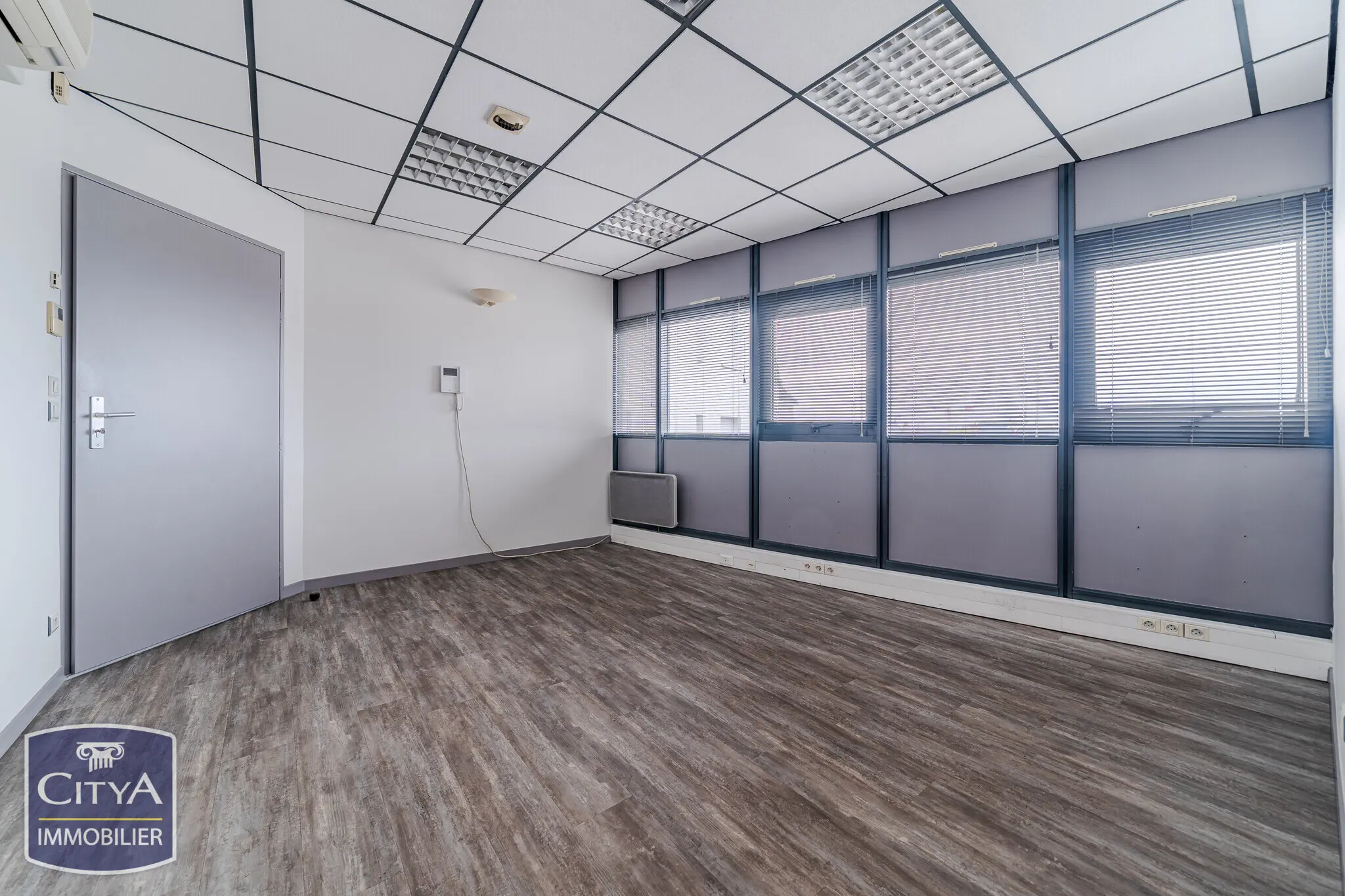 Photo 6 Local Professionnel 77m²